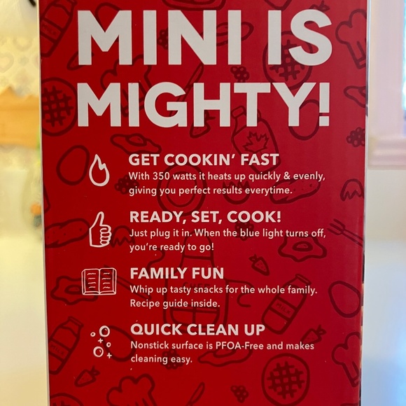 WEEKEND DEAL!! (Thru 11/2) NWOT! ❤️ DASH Mini Heart ❤️ Waffle Maker! - Picture 7 of 14